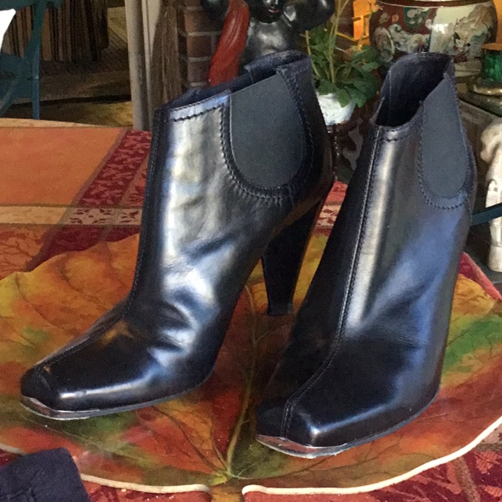 Black Leather Donald J Pliner boots